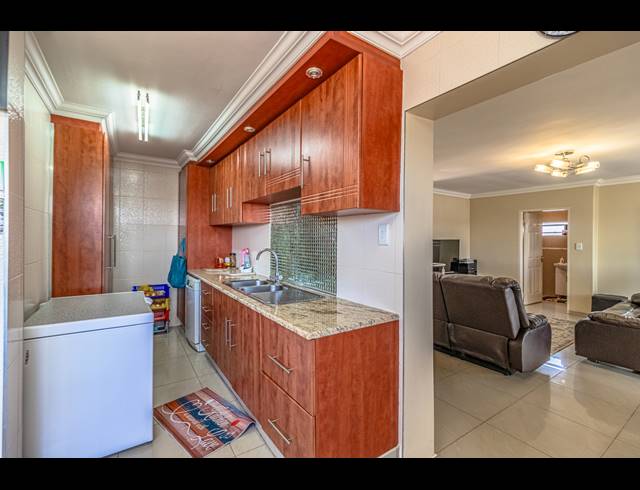 4 BEDROOM HOUSE FOR SALE IN OAKDENE